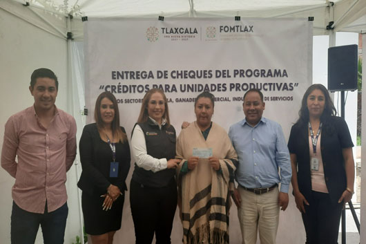 Entregó FOMTLAX 45 créditos a emprendedores y productores