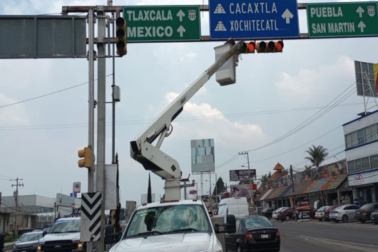 Continúa SMYT trabajos de mantenimiento en la red de semáforos del estado