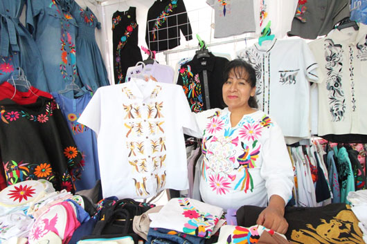 Adquieren extranjeros productos artesanales de Tlaxcala en el Mundial de Voleibol