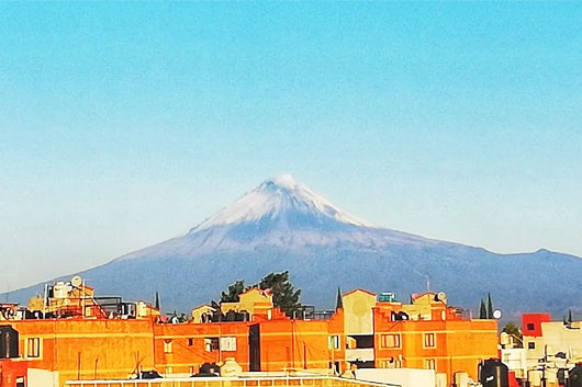Volcán Popocatépetl lanza ceniza a Puebla y Edomex tras 141 exhalaciones y 3 explosiones