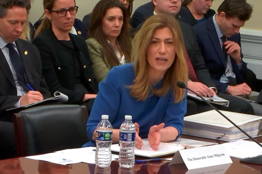 Fustigan legisladores de EU a directora de DEA por contratos millonarios