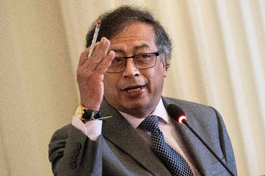 Petro pide la renuncia de todo su gabinete en Colombia