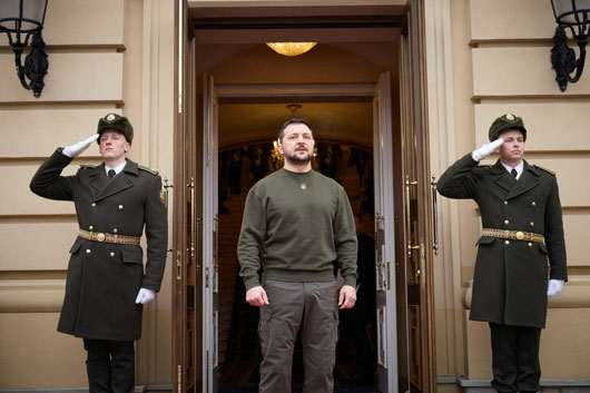 Pide Zelensky a Occidente acelerar apoyo militar a Ucrania