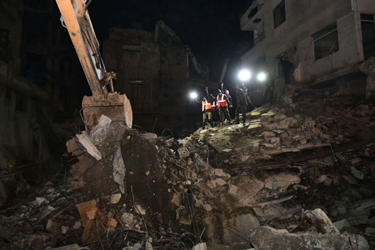 Rescatan a niño de seis años en Siria, cinco días después del sismo