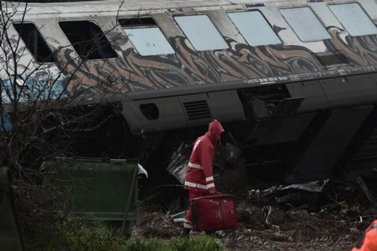 Aumenta a 57 el número de muertos por choque de trenes en Grecia