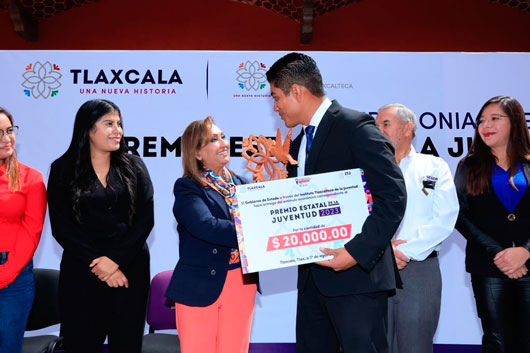Reconoce gobernadora Lorena Cuéllar el mérito de jóvenes tlaxcaltecas