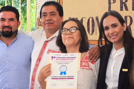 Entregan premios a 15 creadores en el primer concurso artesanal de totomoxtle 2023