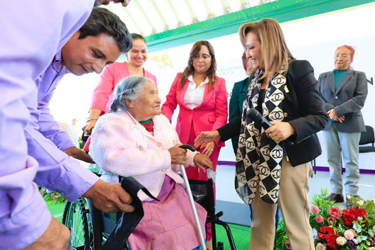 Con ayudas funcionales, gobernadora Lorena Cuellar favorece a personas con discapacidad