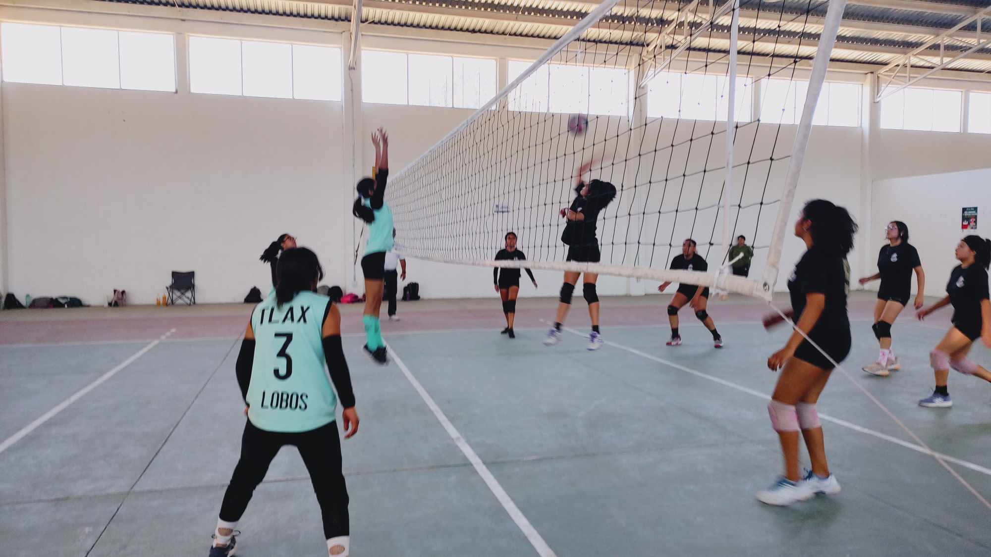 Se fortalece la Liga de Voleibol de Sala Femenil de Zimatepec 