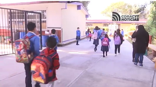 Regresan alumnos a las aulas después de periodo vacacional