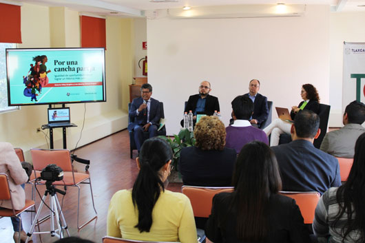 Presentaron en el Colegio de Tlaxcala el libro “Por Una Cancha Pareja”