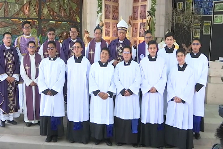 Realizó Obispo de Tlaxcala imposición de sotanas a ocho seminaristas