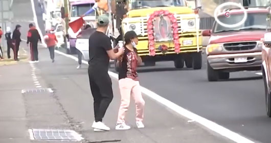 Peregrinos cumplen su promesa a la Virgen de Guadalupe