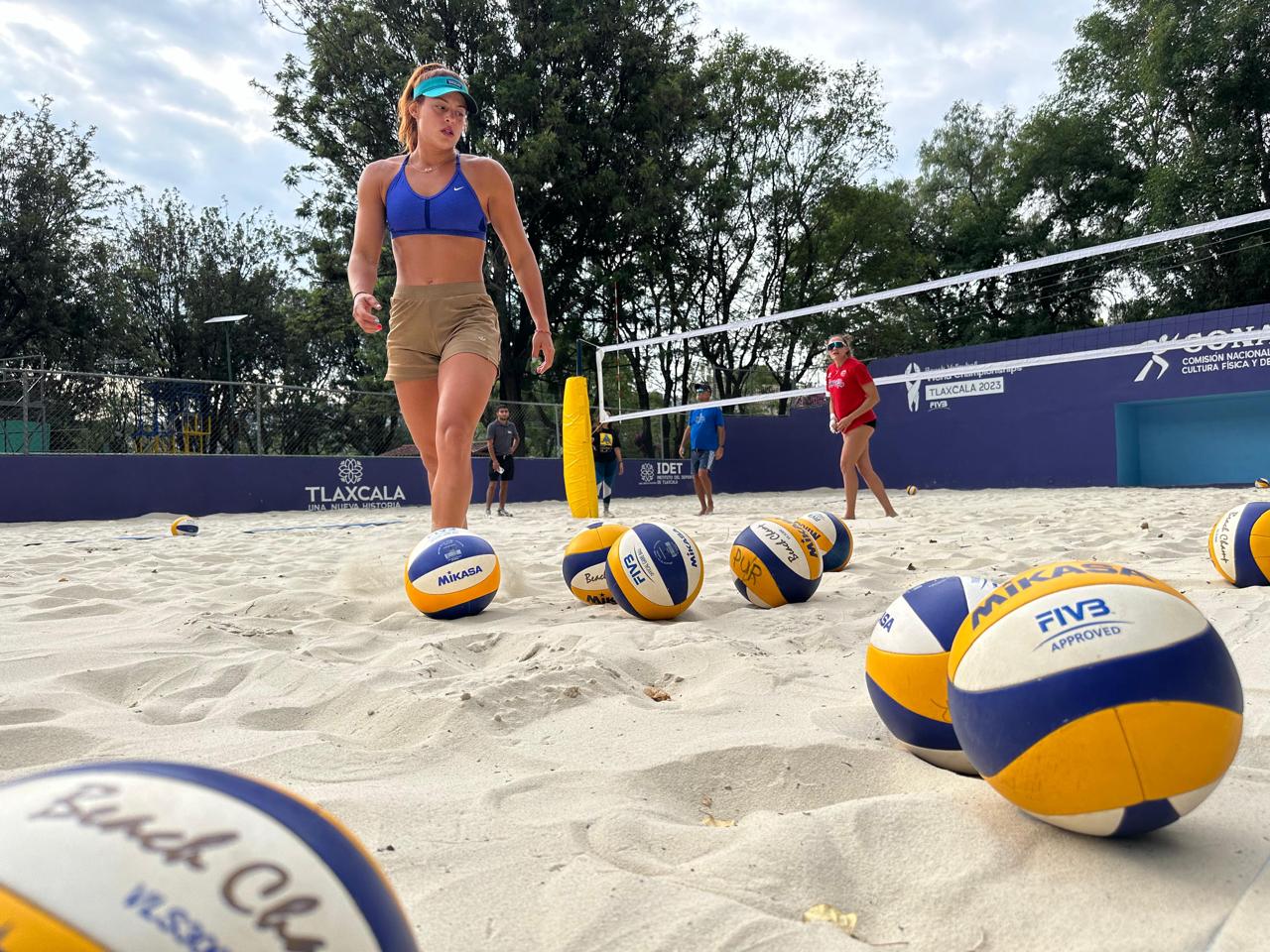 Deportistas de puerto rico arriban a Tlaxcala para el torneo Norceca  