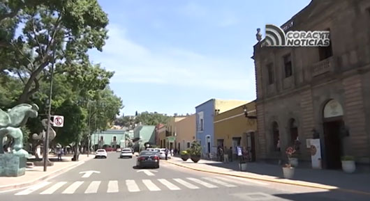 Recorren turistas el Centro Histórico de Tlaxcala 