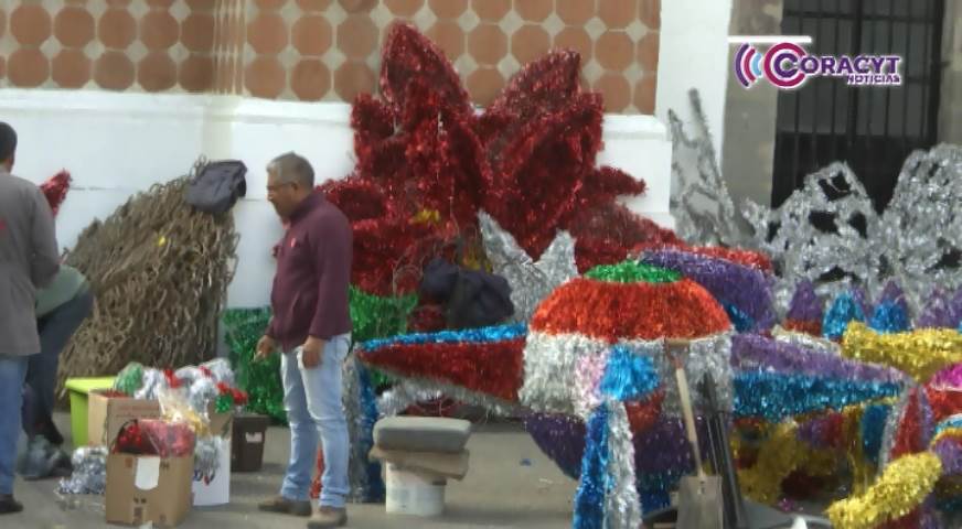 Comenzó la colación de adornos navideños en la Tlaxcala Capital 