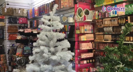 Iniciaron comerciantes de Apizaco ventas de artículo navideños 