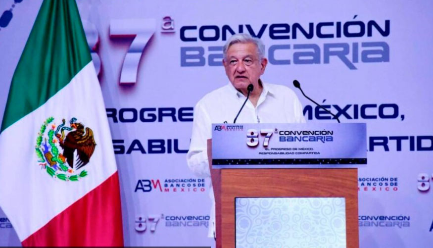 AMLO clausura Convención Bancaria; felicita a líderes del sector