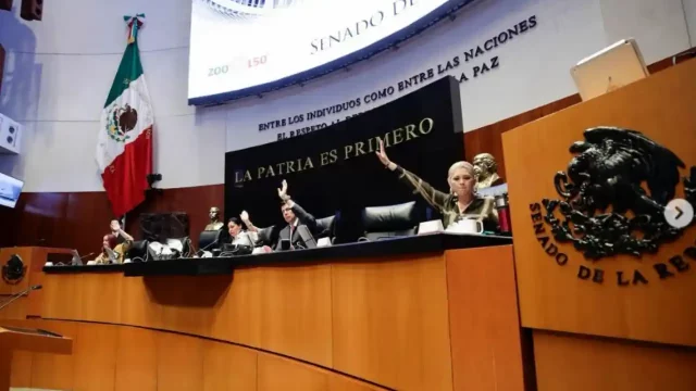 Senado avala en lo general Fondo de Pensiones del Bienestar, en medio de acusaciones, mantas y desorden