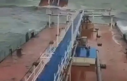 Rusia inicia operación de rescate tras tormenta que dañó 2 petroleros