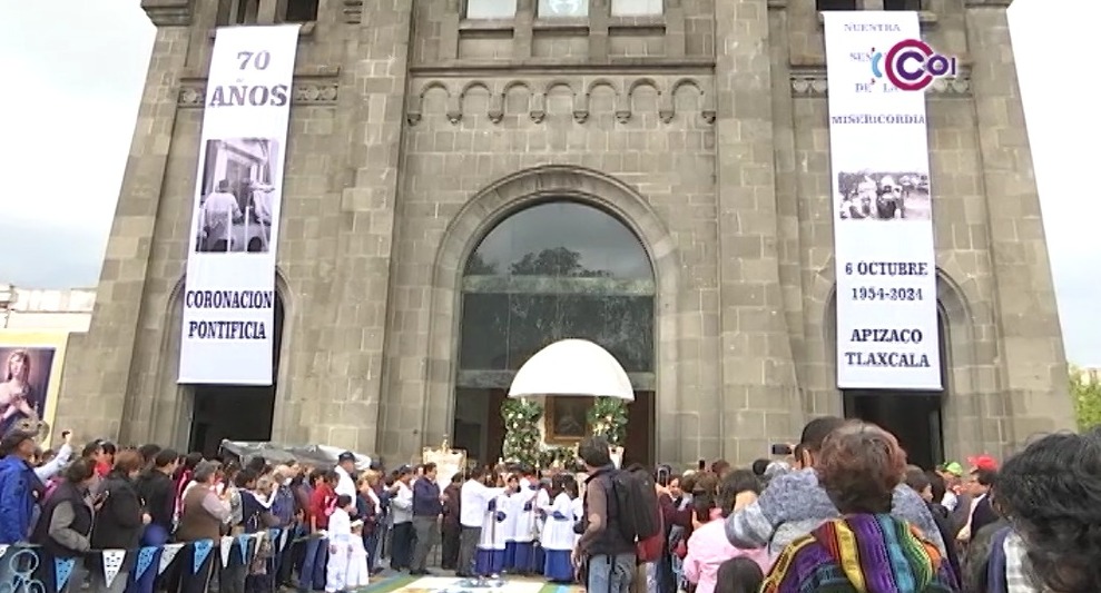 Celebran fieles católicos 70 aniversario de la Coronación Pontificia de la Virgen de la Misericordia 