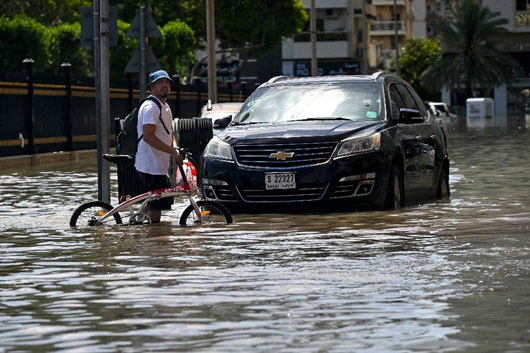 Se inunda el aeropuerto de Dubai tras históricas tormentas