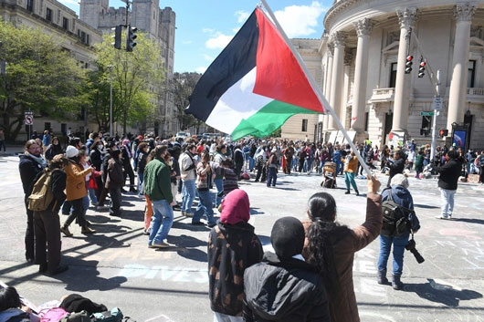 Detienen a un centenar de estudiantes en NY tras protestas propalestinas