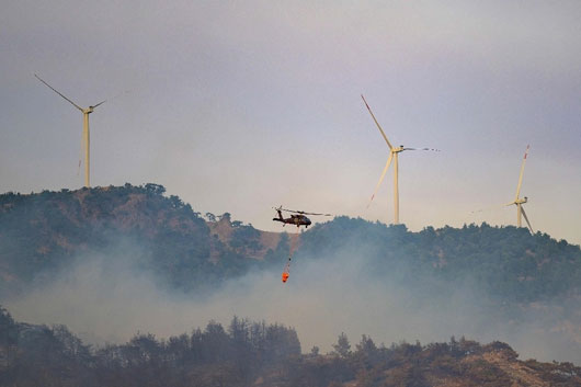 Miles de evacuados por fuertes incendios al oeste de Turquía