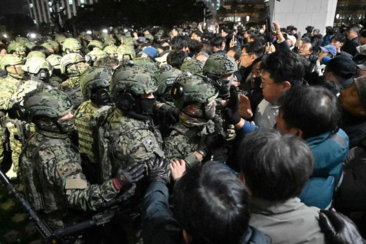 Corea del Sur declara ley marcial para erradicar fuerzas afines a Norcorea