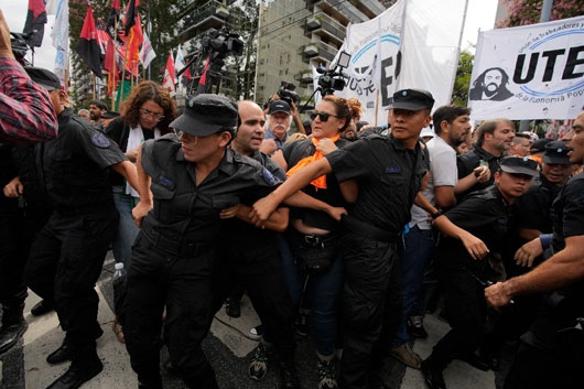 Protestan en Argentina para exigir alimentos en comedores populares