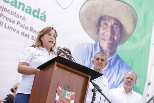 Dina Boluarte reafirma en medio de críticas que es la “mamá” de Perú