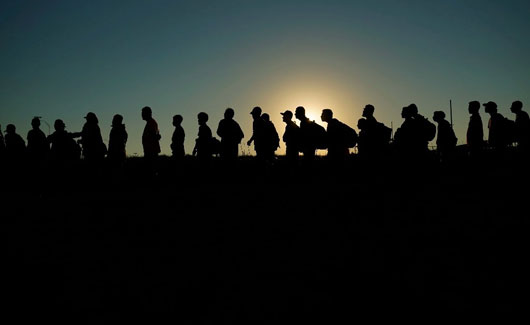 Bloquea juez ley de Texas que permitiría a policías arrestar migrantes