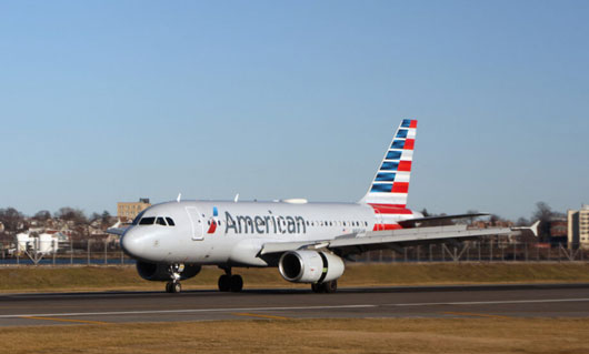 Pasajero intenta abrir puerta de avión en pleno vuelo en EUA
