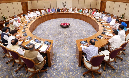 Modi nombra gabinete luego que su partido perdió mayoría