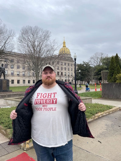 'Ex marine' socialista lucha por un escaño en el Capitolio