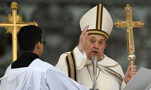 El Papa hace un llamado a la paz en la misa de Pascua en el Vaticano