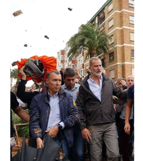 Increpan a los reyes de España por catástrofe en Valencia
