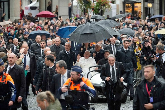 Primer ministro belga critica al Papa por encubrir abusos de la Iglesia