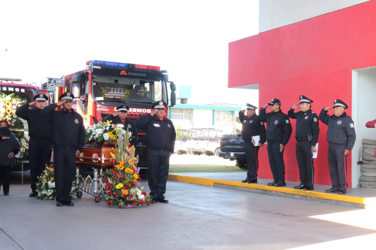 Rinde SSC homenaje luctuoso a bombero fallecido