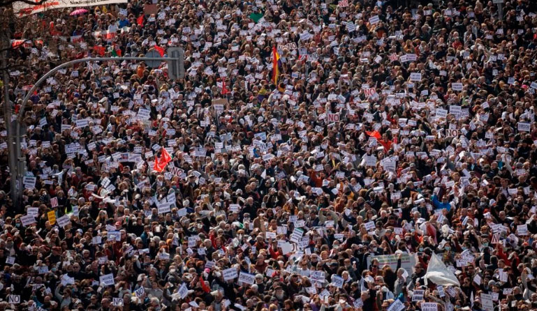 Se manifiestan en Madrid a favor de la salud pública
