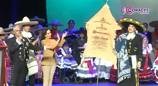 Rinden homenaje a la cantante Aida Cuevas en el Teatro Xicohténcatl 