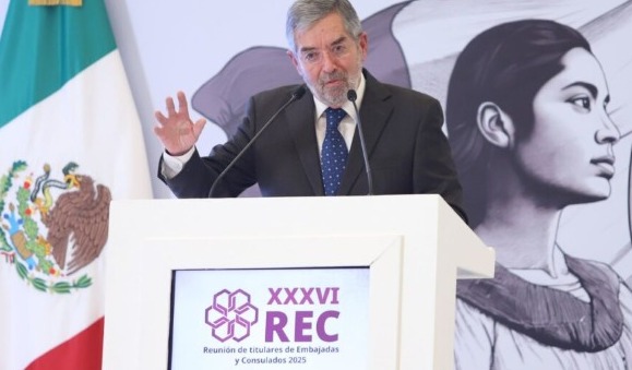 De la Fuente urge a cónsules en EUA defender a connacionales