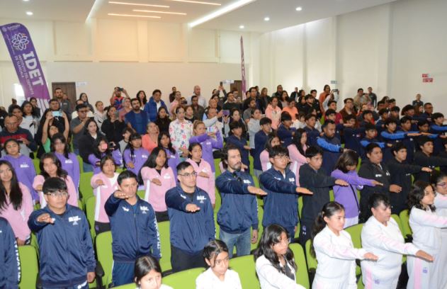 Abanderan a delegación tlaxcalteca que participará en los Juegos Nacionales Populares Conade 2025