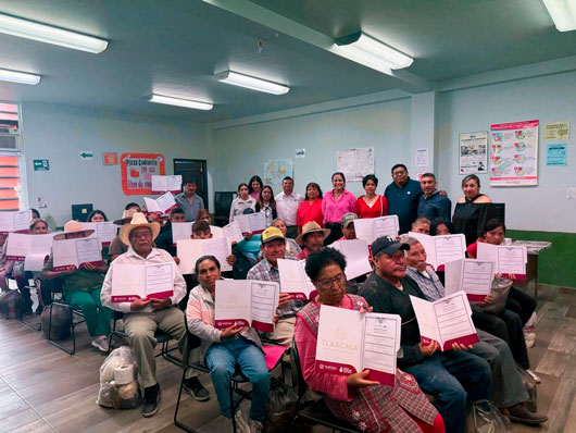 Entrega ITEA certificados de primaria y secundaria a graduados de Terrenate y Cuapiaxtla