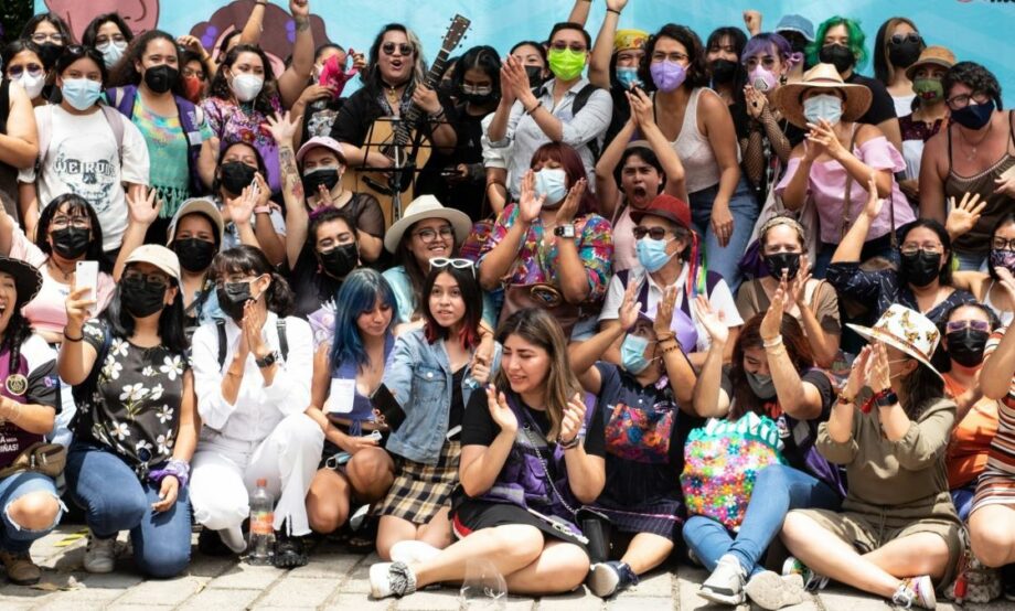 Mujeres ganan terreno en economía al incrementar 43.6% su participación: Inegi