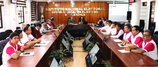 Recibe personal de módulos de atención ciudadana del INE Tlaxcala, certificados de calidad