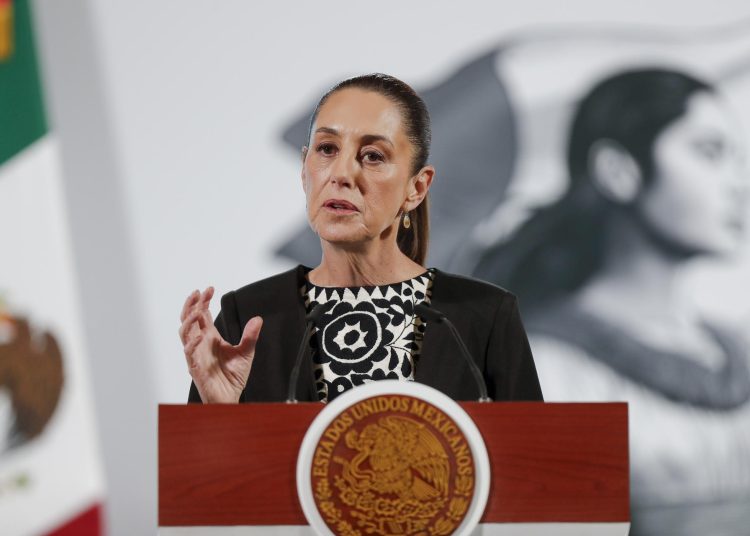 Sheinbaum promete defender a México tras los decretos de Trump y pide “tener calma”
