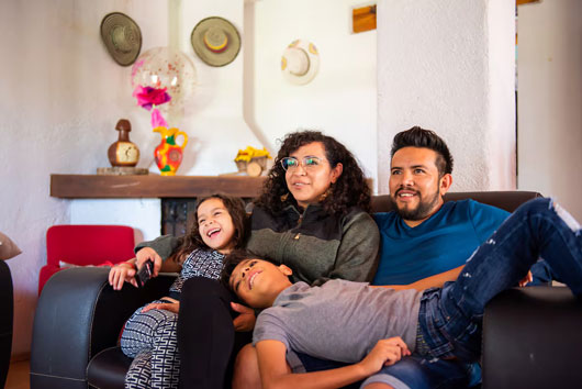 La televisión se mantiene como el medio más fuerte de México