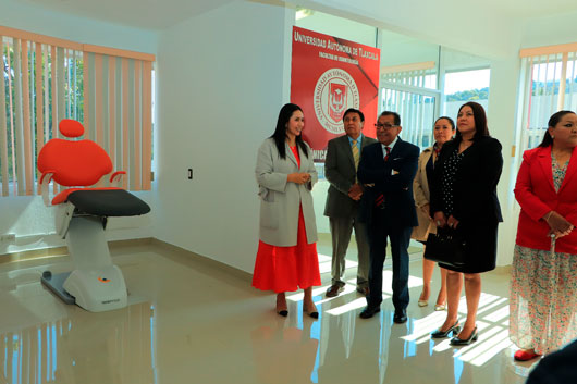 Inauguró  rector de la UAtx la Clínica de Cirugía Bucal 