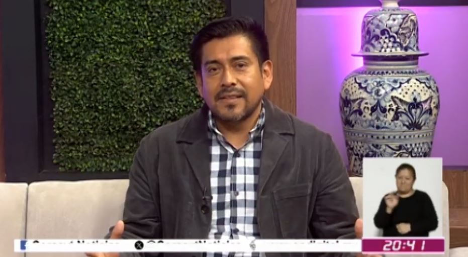 En entrevista, el maestro del Centro Cultural de Papalotla, Irving Sánchez Serrano